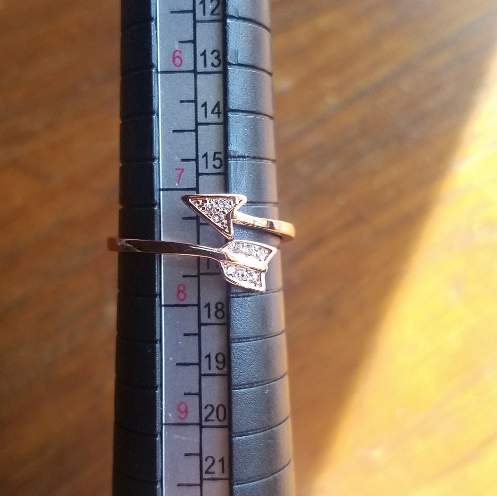NWOT Rose Gold Arrow Ring - Picture 8 of 8